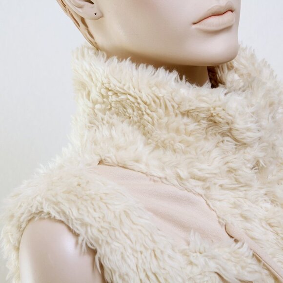 Twisted Heart Sherpa Vest - Picture 7 of 12